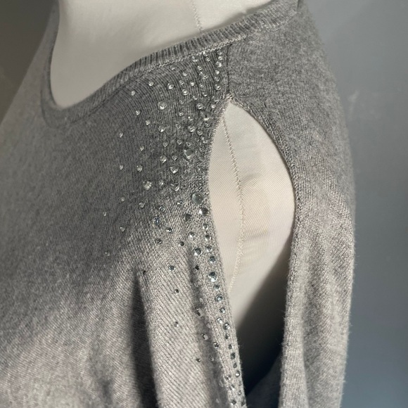 Loft Ash Gray Round Neck Clear Gemstone Cold Shoulder Long Sleeve Sweater XS - Picture 13 of 14